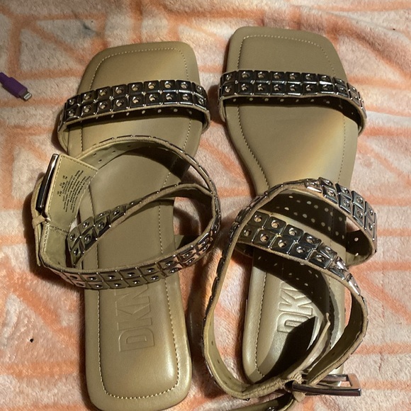 Brand new DKNY sandals, size 10. Worn once in house, take these beauties home! - Picture 6 of 8